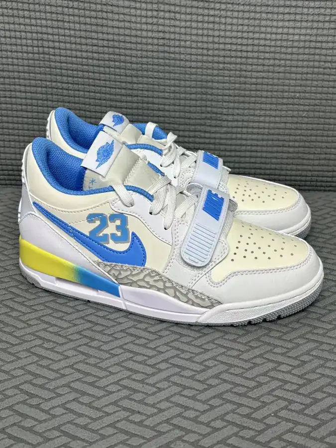 312 Low Top Sneaker with Dingdang Cat White Blue 23 Colorway