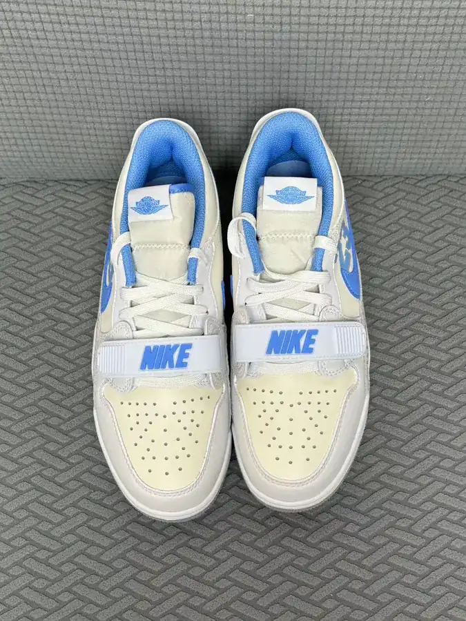 312 Low Top Sneaker with Dingdang Cat White Blue 23 Colorway
