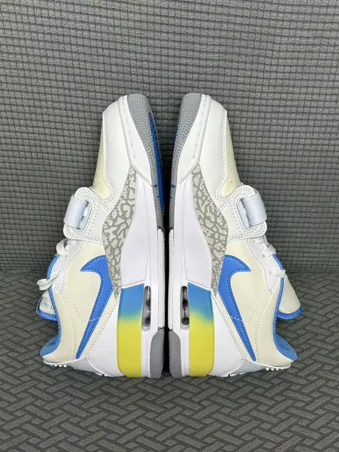 312 Low Top Sneaker with Dingdang Cat White Blue 23 Colorway
