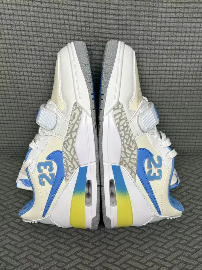 312 Low Top Sneaker with Dingdang Cat White Blue 23 Colorway