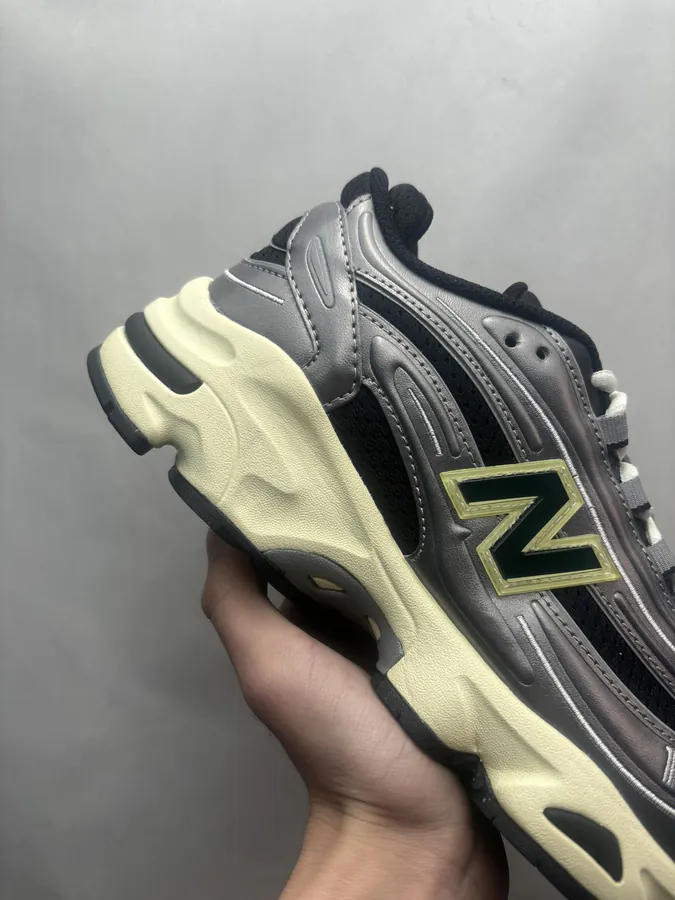 NB1000 Y2K Millennial Style Silver Black