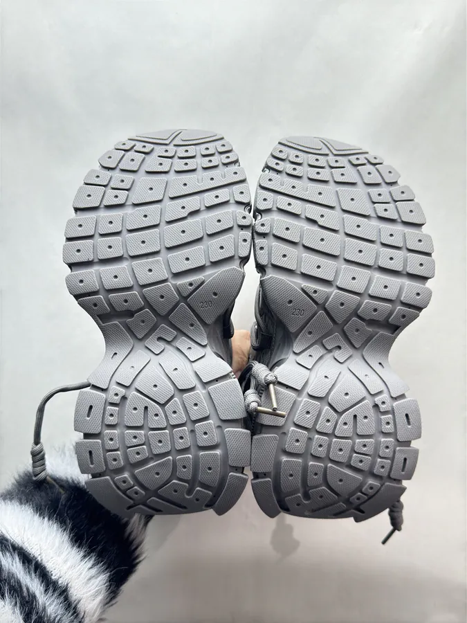 270 GG CC Dad Shoes with Black and Silver Color
