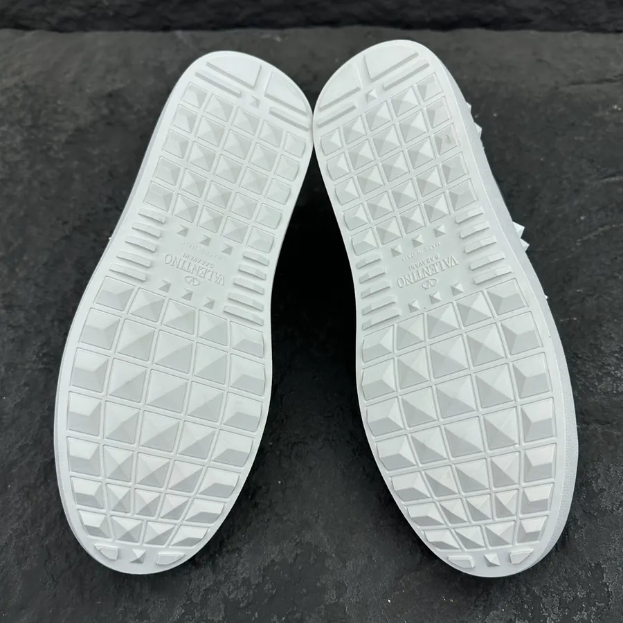 GARAVANI ROSTUD UNTITLED Studded Sneaker