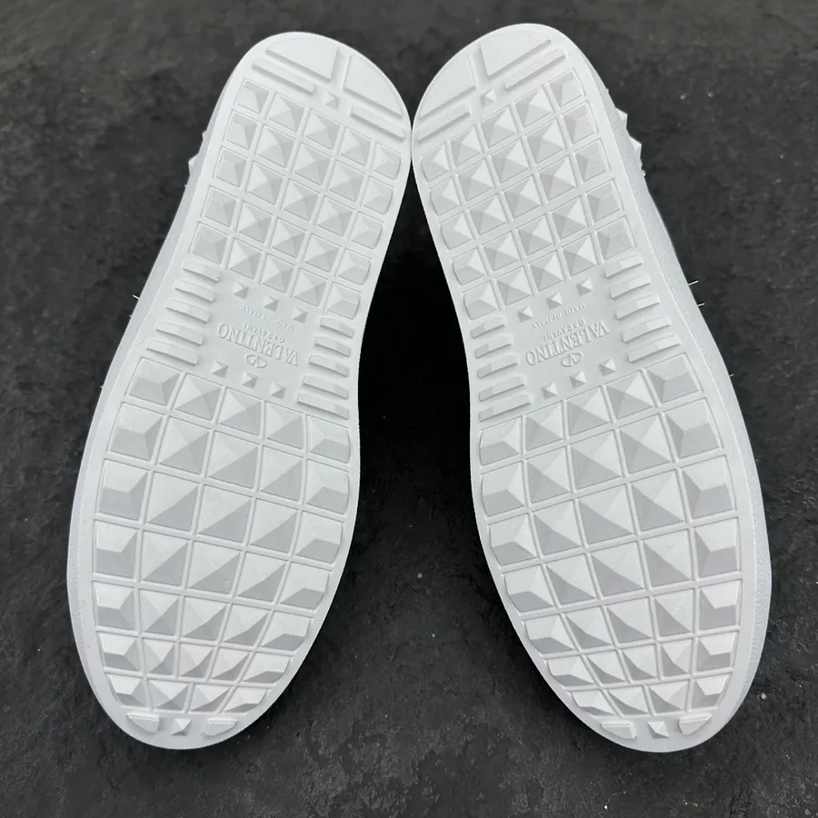 GARAVANI ROSTUD UNTITLED Studded Sneaker
