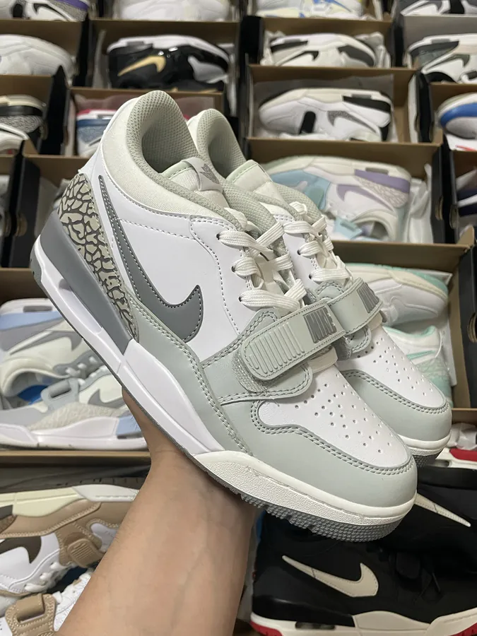 Exclusive Discounted 312 Sneakers in Gray White Color