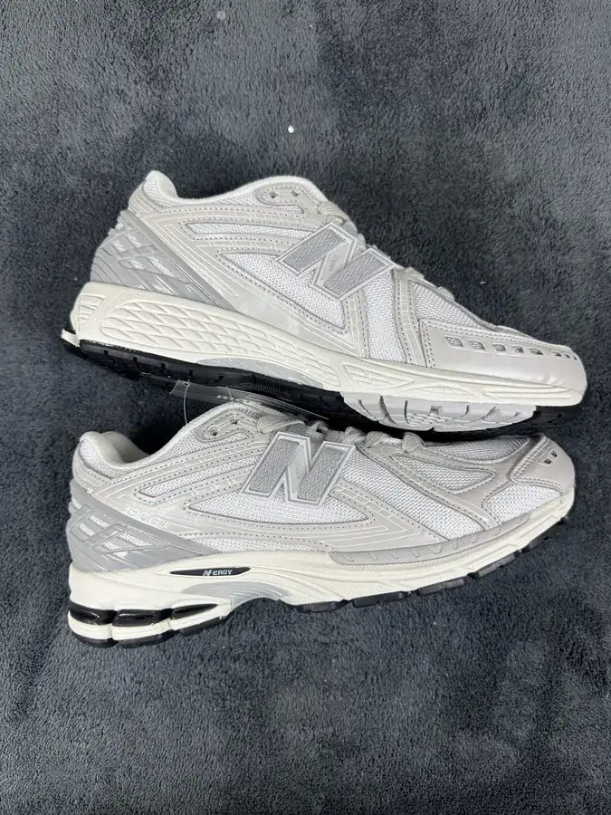 NB 1906R Silver Sneaker