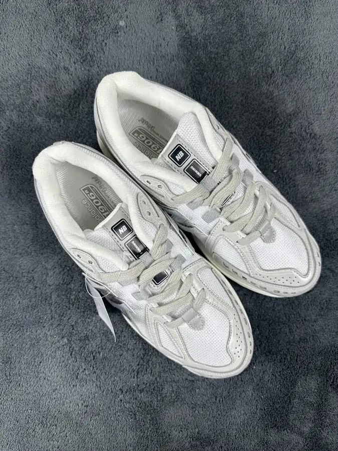 NB 1906R Silver Sneaker