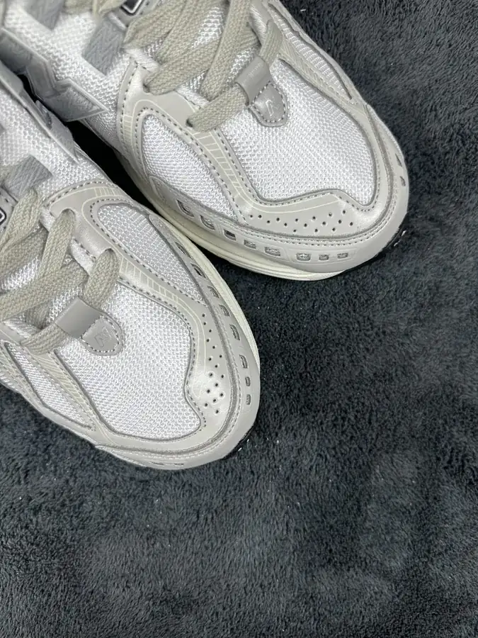 NB 1906R Silver Sneaker