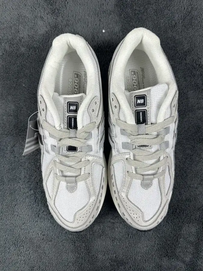 NB 1906R Silver Sneaker