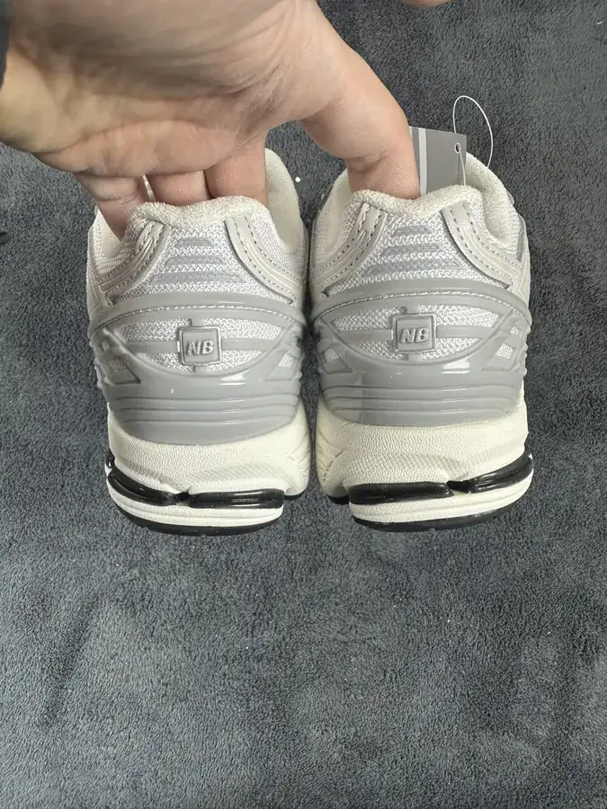 NB 1906R Silver Sneaker