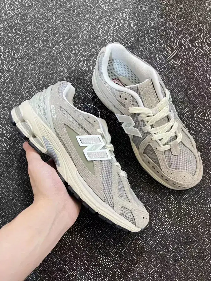NB1906R Dad Shoes in Light Brown