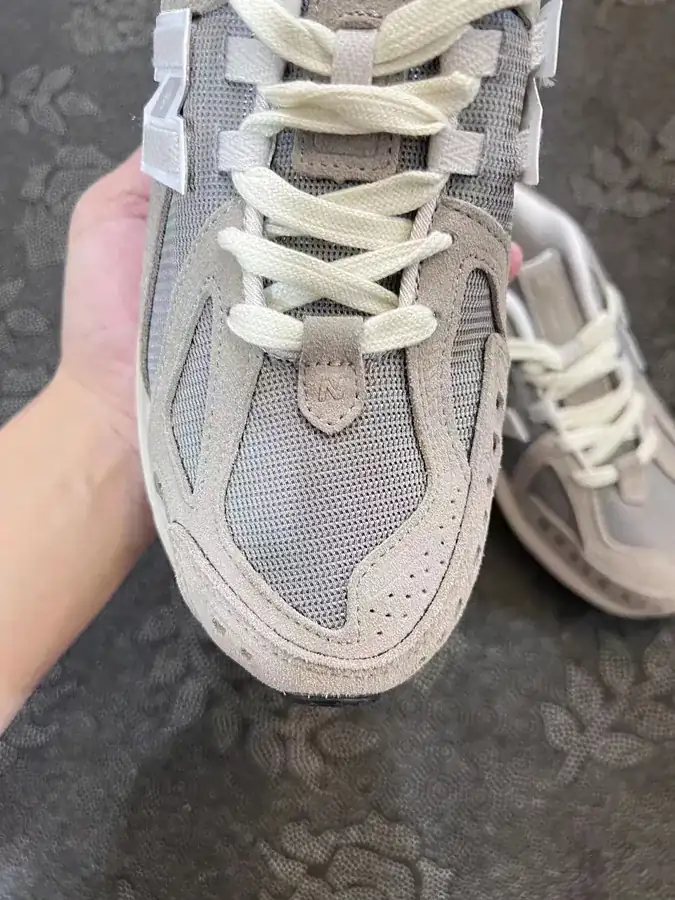 NB1906R Dad Shoes in Light Brown