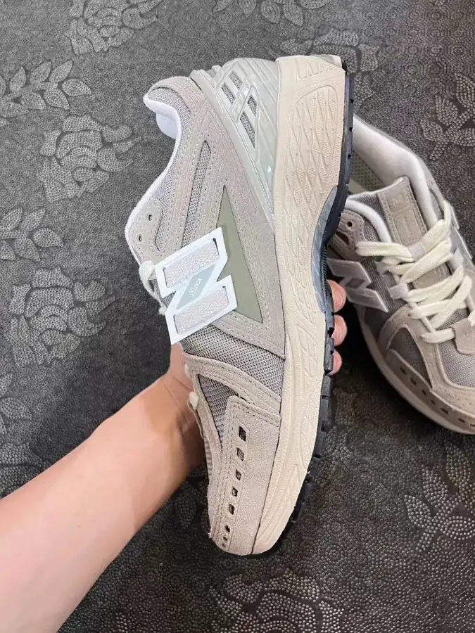 NB1906R Dad Shoes in Light Brown