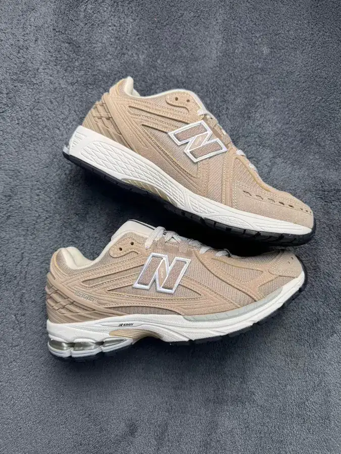 NB1906R Authentic Vintage Style Sneakers