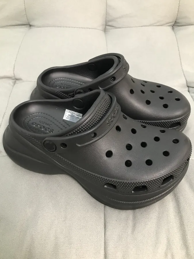 Crocs Whale Bucket Bag in Pure Black