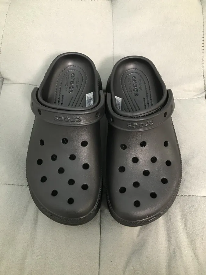 Crocs Whale Bucket Bag in Pure Black
