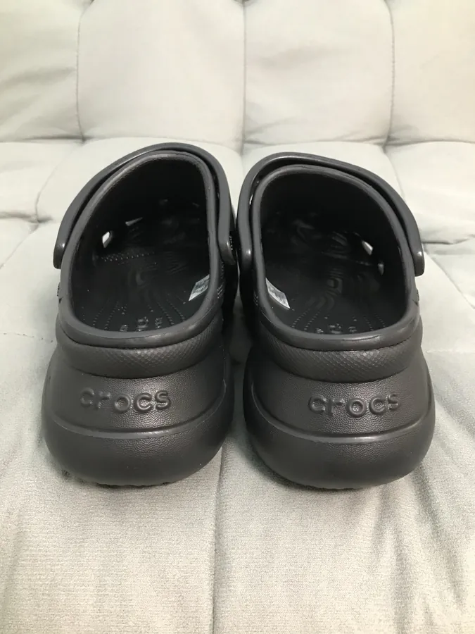 Crocs Whale Bucket Bag in Pure Black