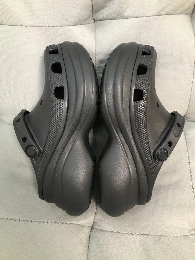 Crocs Whale Bucket Bag in Pure Black