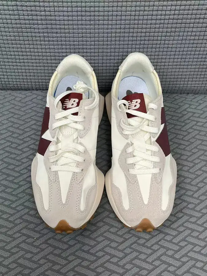 NB327 Vintage Style Sneaker