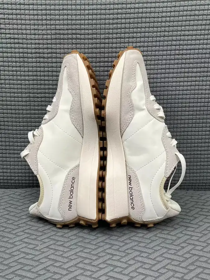 NB327 Vintage Style Sneaker