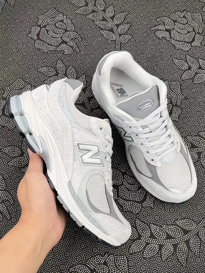 2002R Series Light Beige Leather Shoes