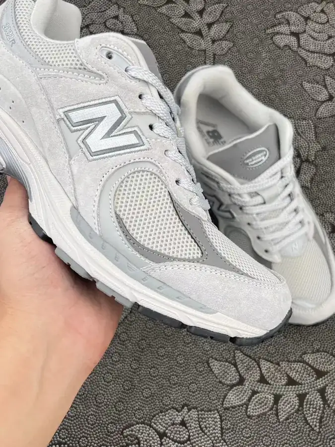 2002R Series Light Beige Leather Shoes
