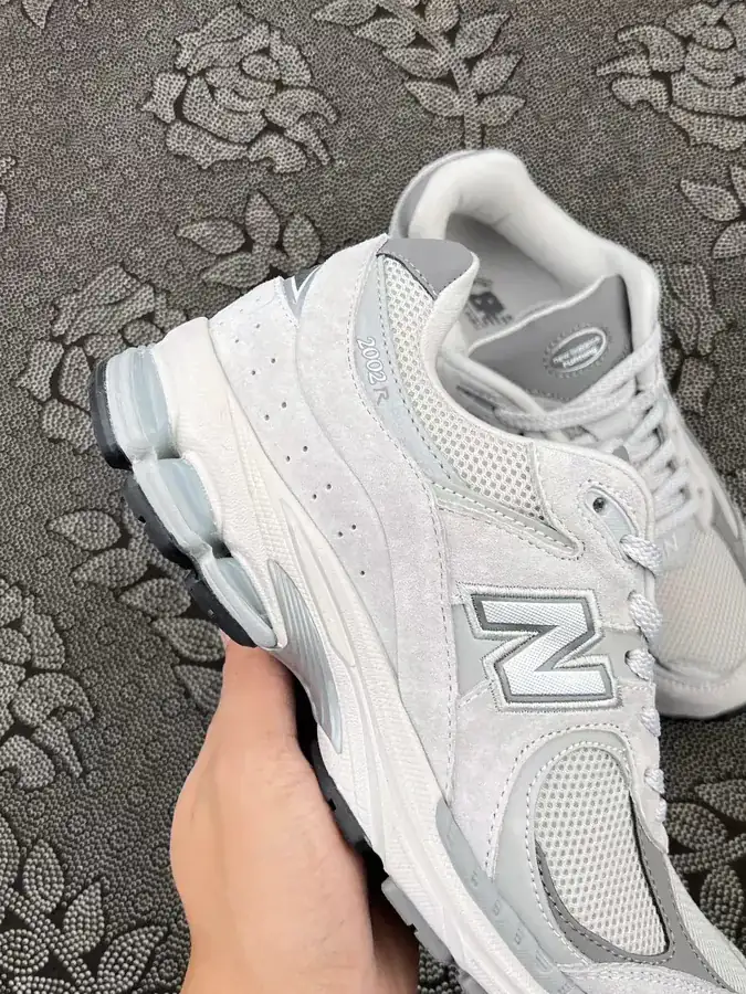 2002R Series Light Beige Leather Shoes