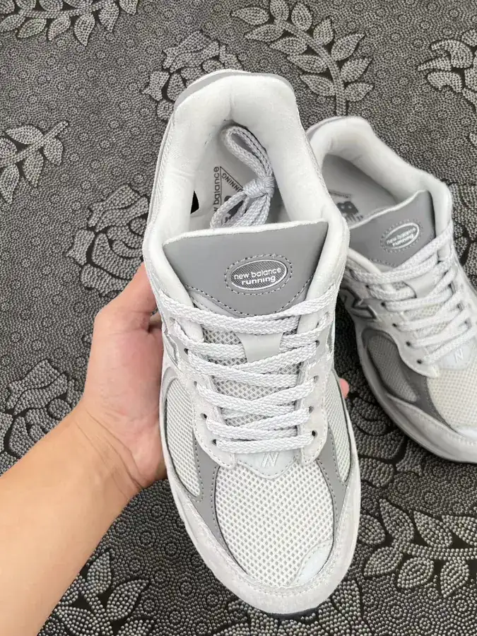 2002R Series Light Beige Leather Shoes