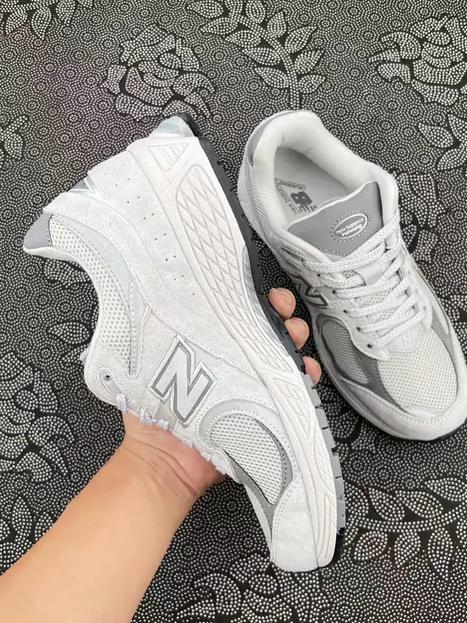 2002R Series Light Beige Leather Shoes