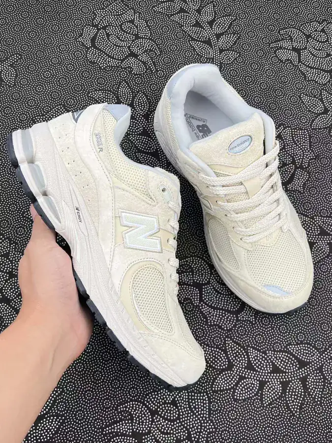 2002R Series Light Beige Leather Shoes