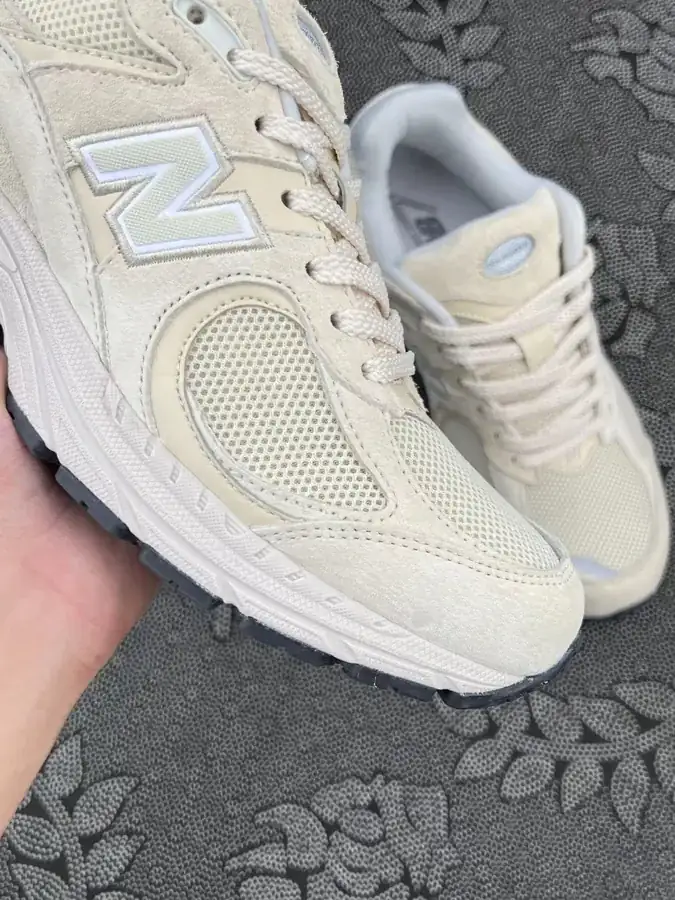 2002R Series Light Beige Leather Shoes