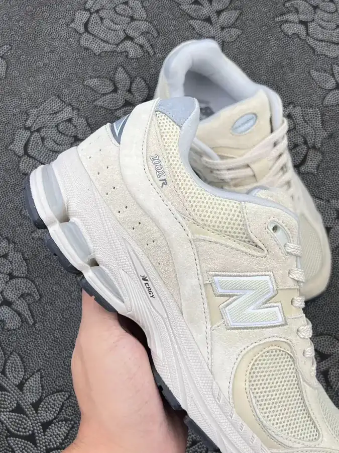 2002R Series Light Beige Leather Shoes