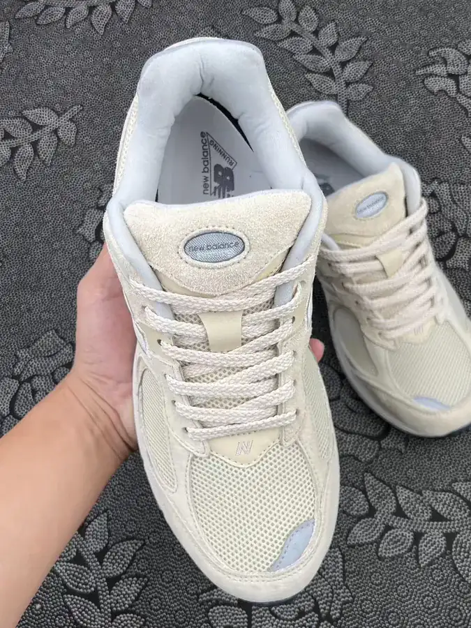 2002R Series Light Beige Leather Shoes
