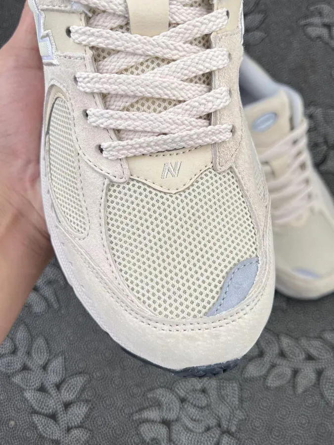 2002R Series Light Beige Leather Shoes