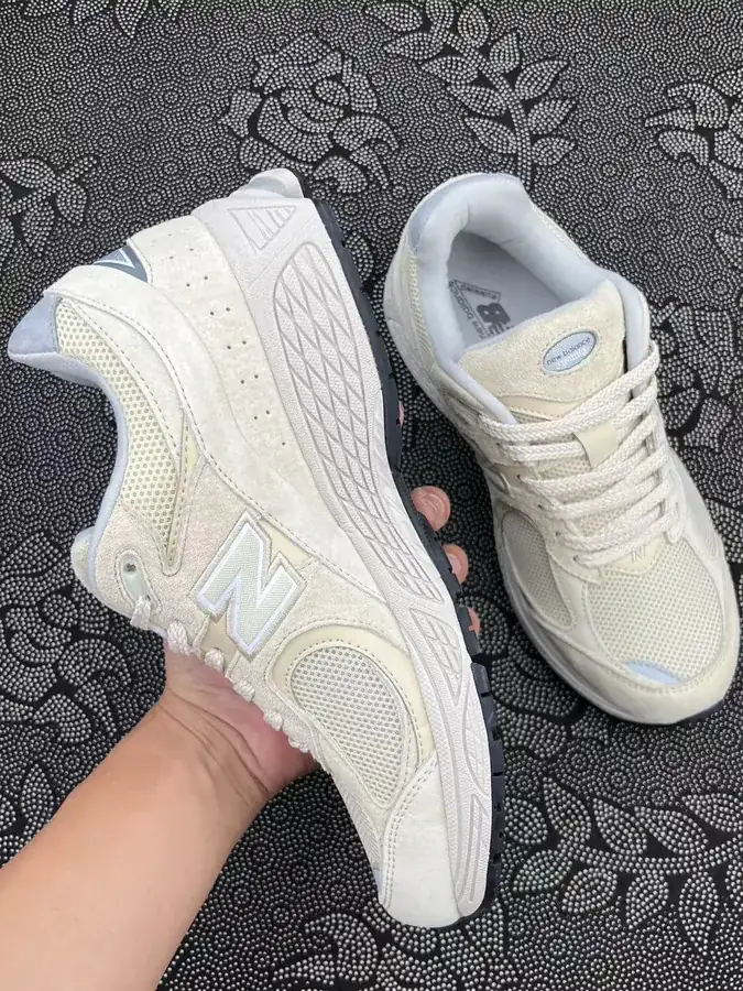 2002R Series Light Beige Leather Shoes