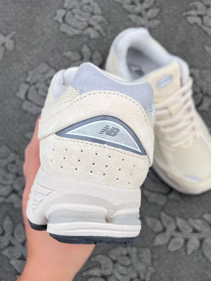 2002R Series Light Beige Leather Shoes
