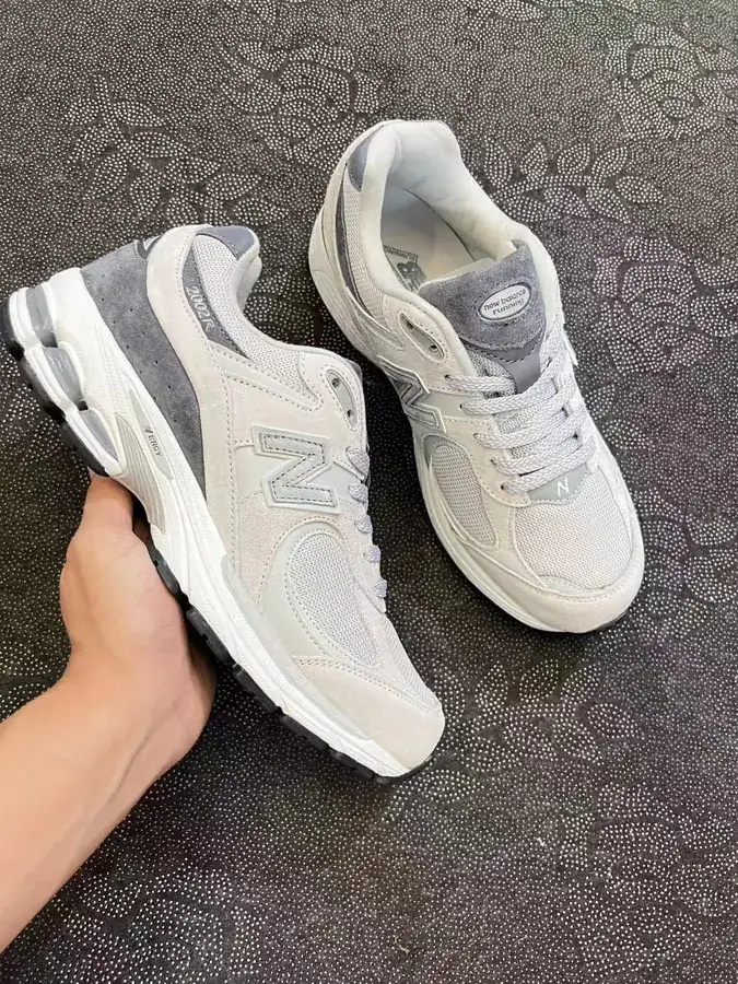 NB 2002R Running Shoes in Black Gray
