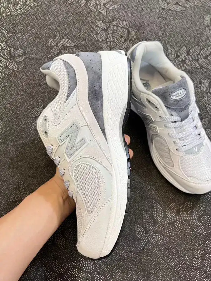 NB 2002R Running Shoes in Black Gray