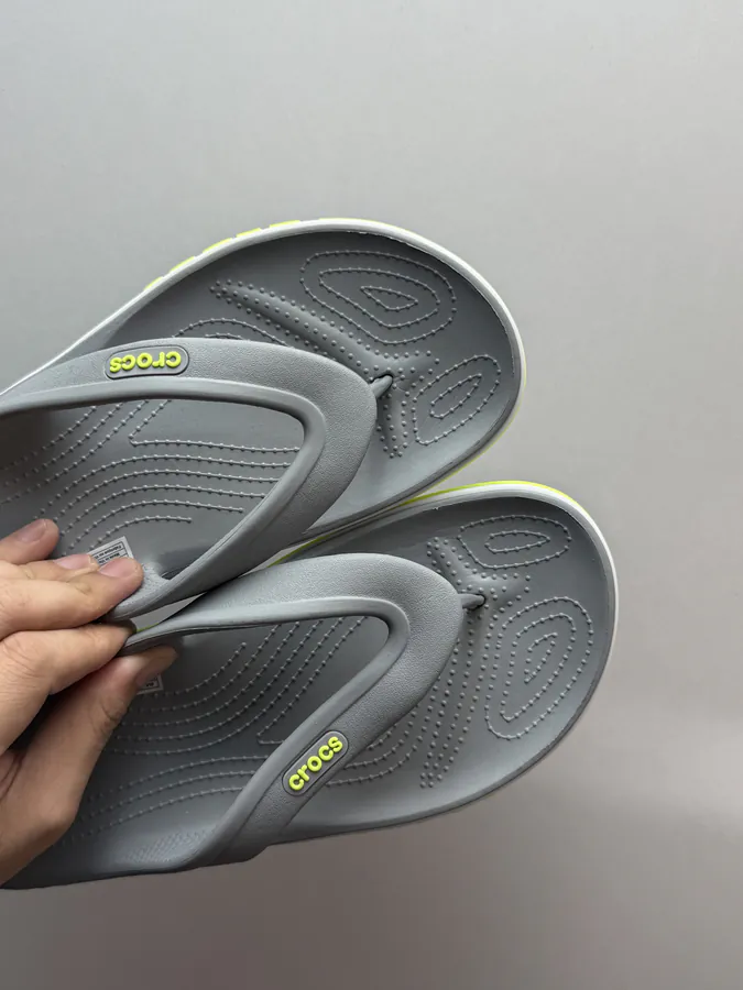 Crocs Bayaband Flip in Gray Green