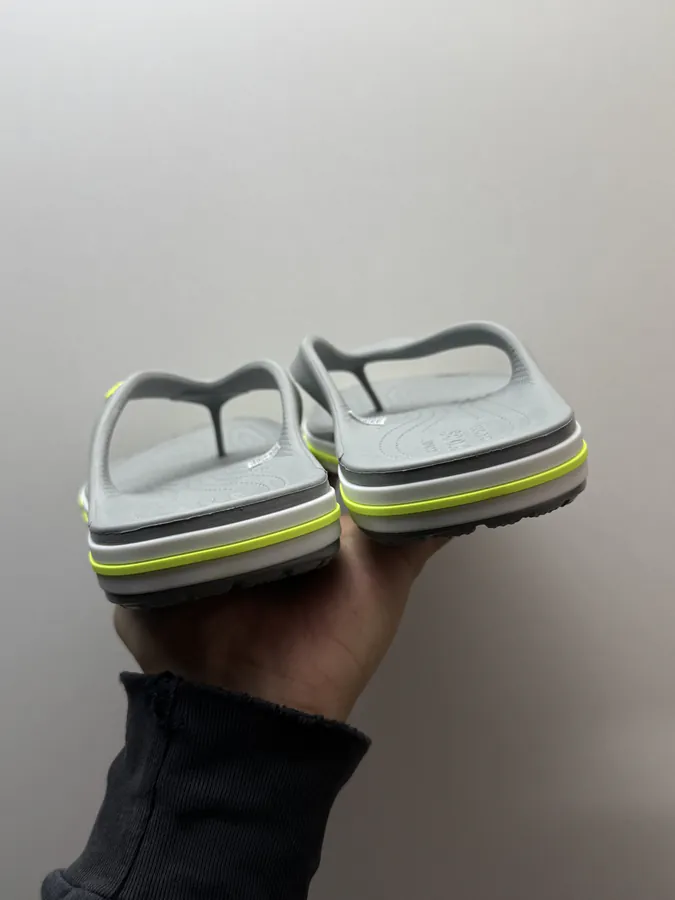Crocs Bayaband Flip in Gray Green