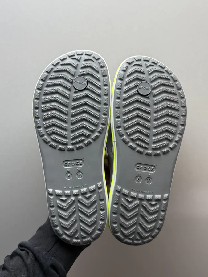 Crocs Bayaband Flip in Gray Green