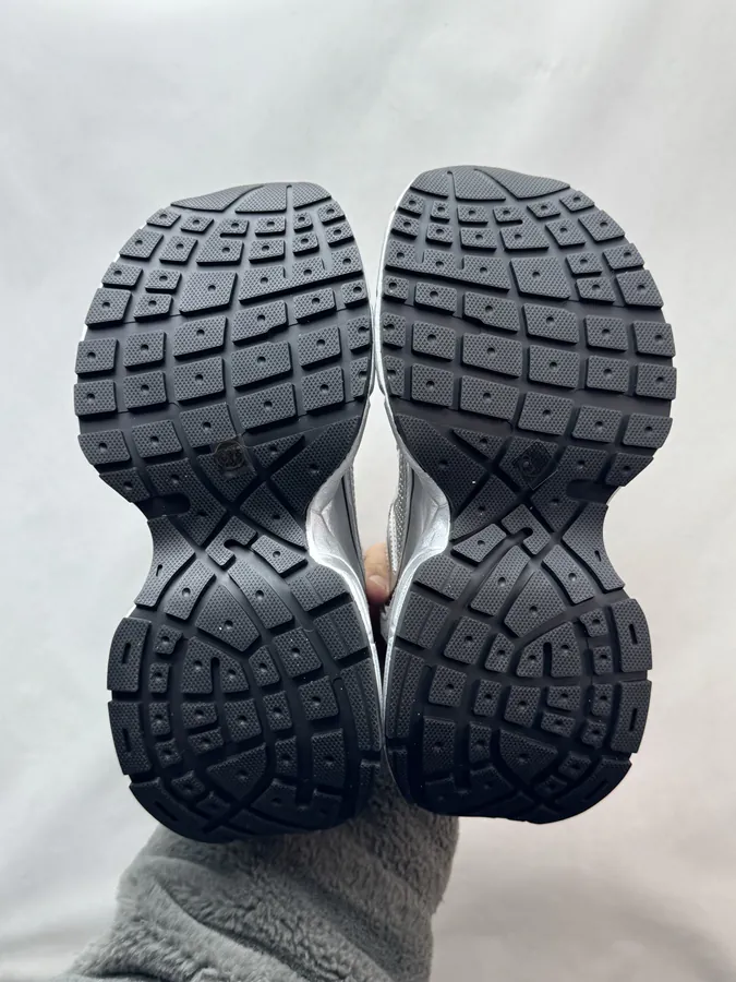270 GG CC Dad Shoes with Black and Silver Color