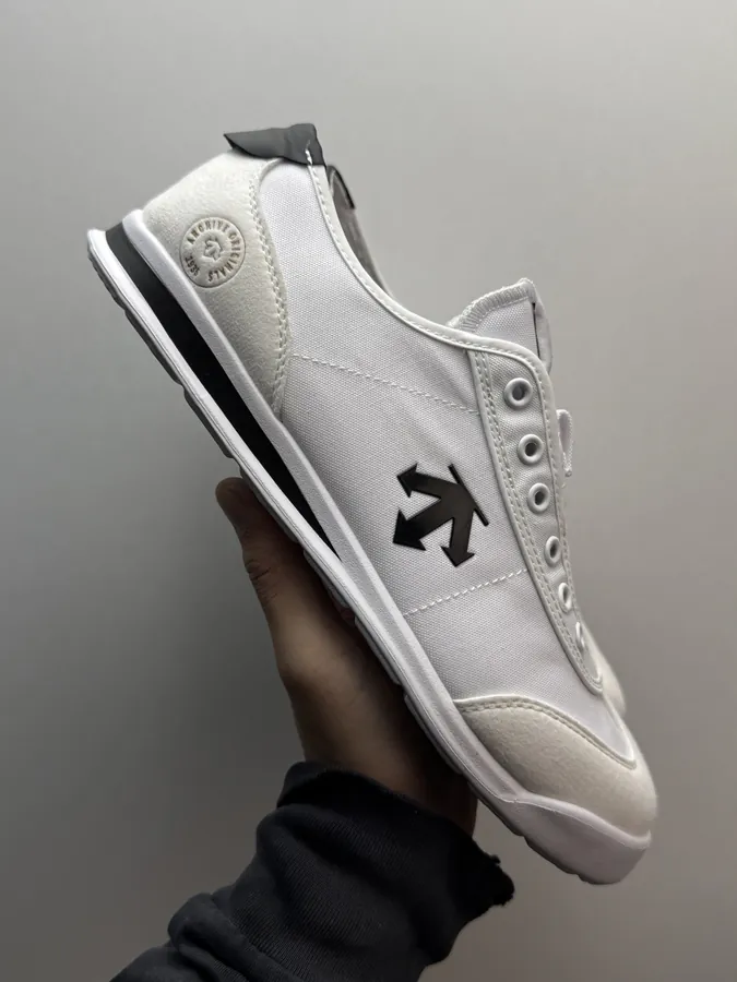 DESCENTE SLSN14 BKWH White and Black One Piece Slip On Sneaker