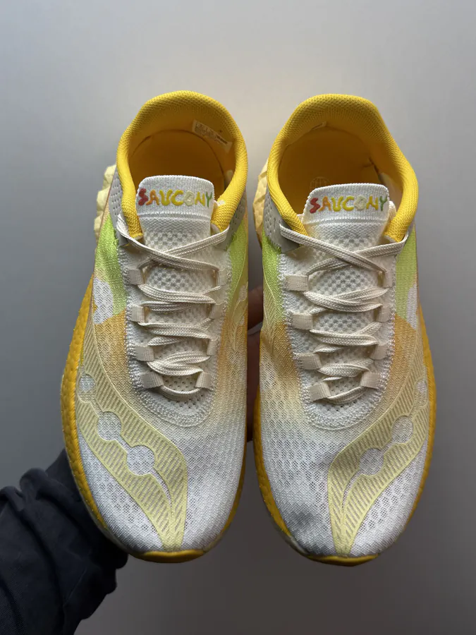Saucony Endorphin Pro 4 in Beige