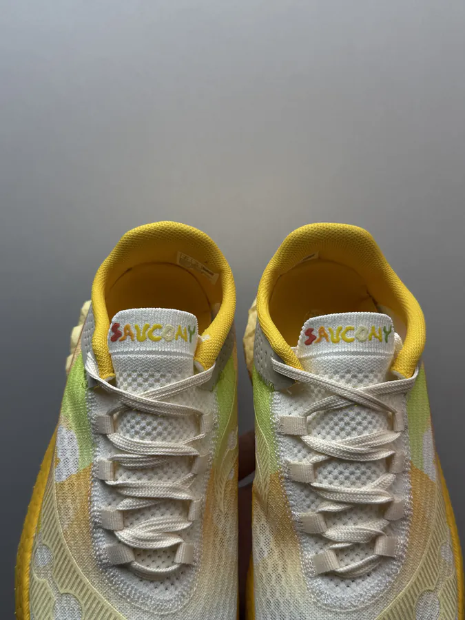 Saucony Endorphin Pro 4 in Beige