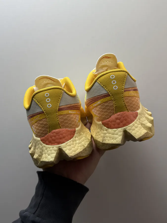 Saucony Endorphin Pro 4 in Beige