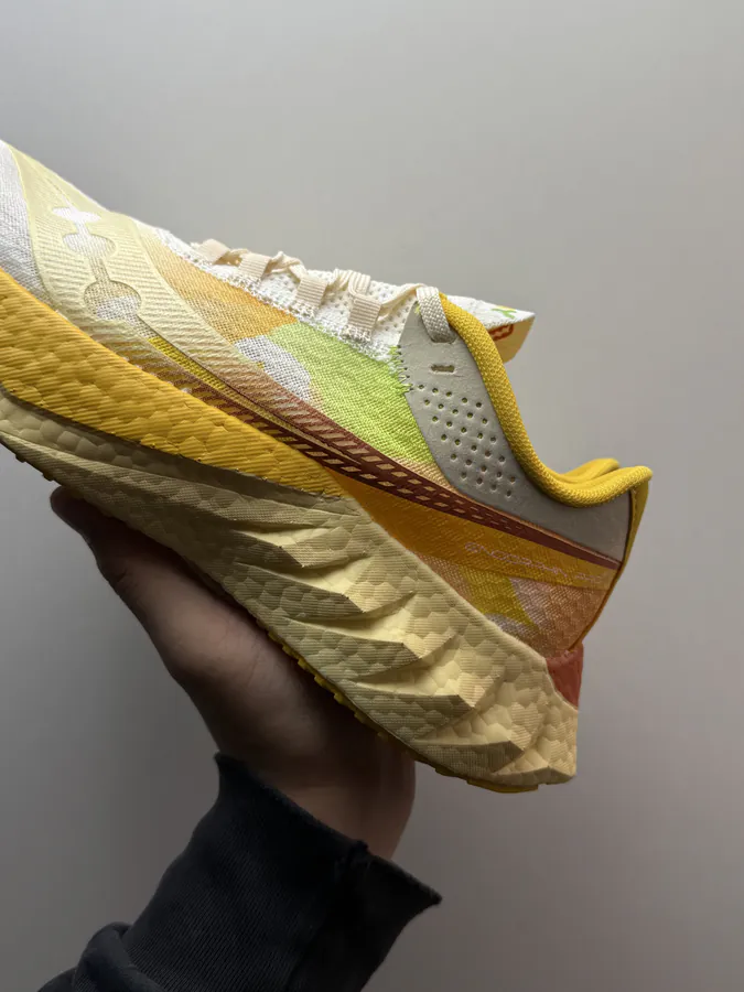 Saucony Endorphin Pro 4 in Beige