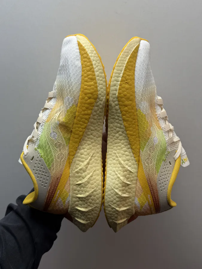 Saucony Endorphin Pro 4 in Beige