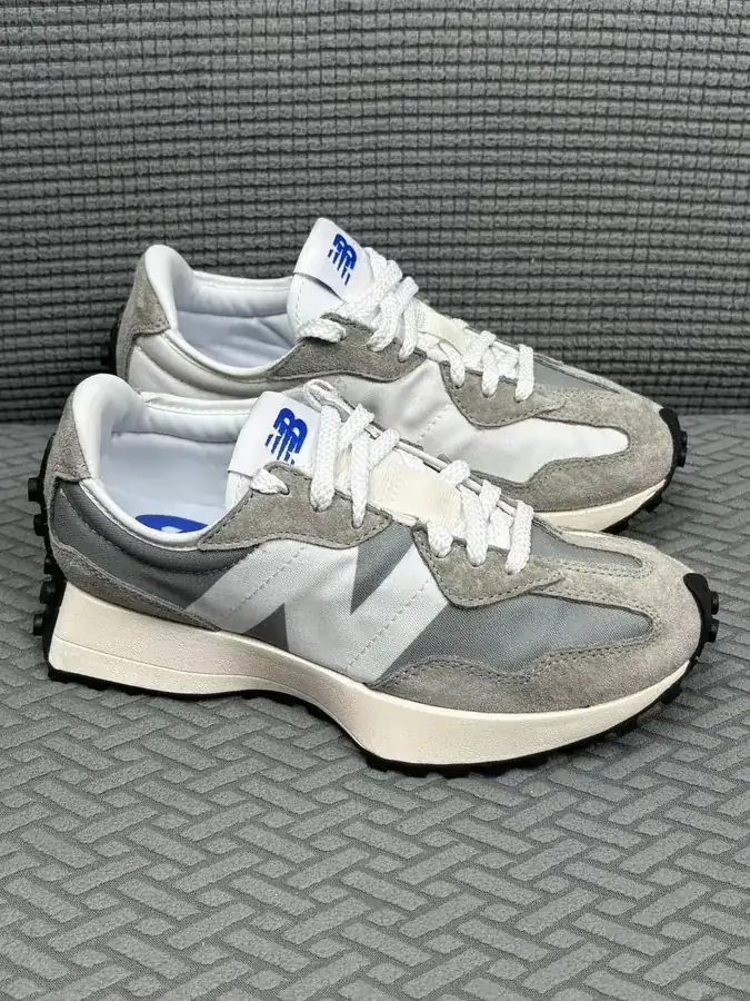 NB327 Classic Grey Sneaker