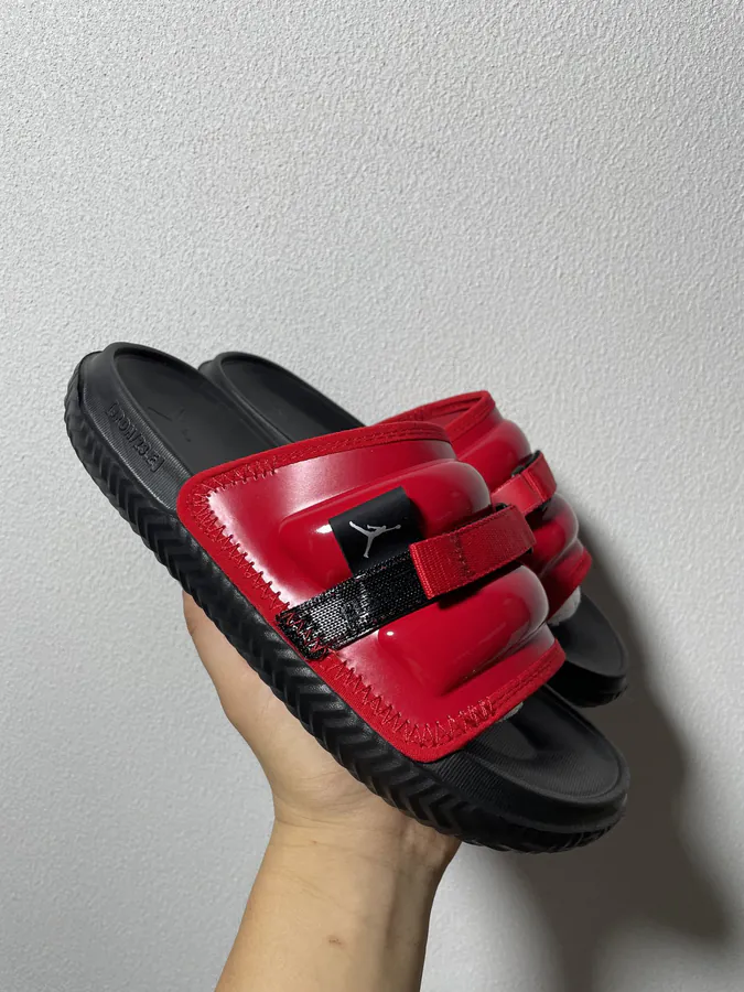 Air Jordan Super Play Sport Slippers in Red